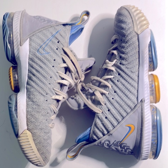 Nike LeBron 16 - Picture 6 of 6